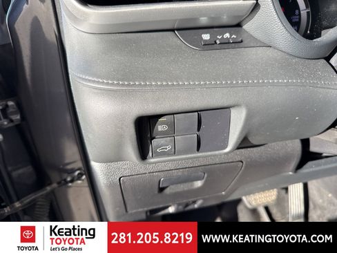 Used 2021 Toyota Highlander LE image 11