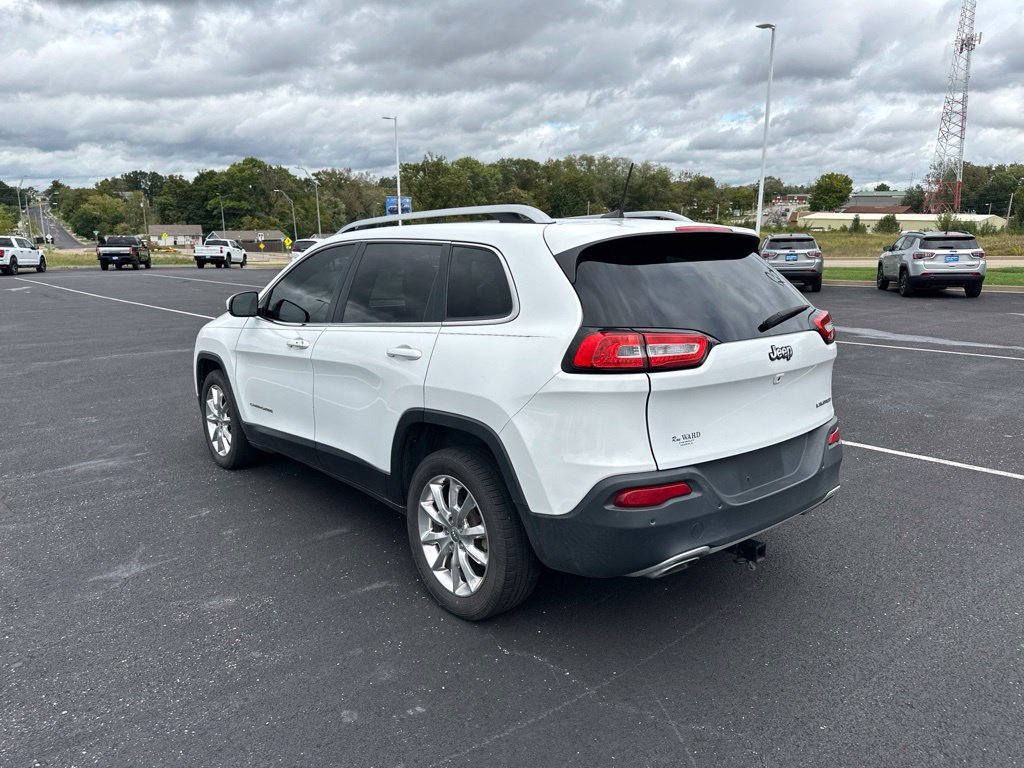 Used 2017 Jeep Cherokee Limited w/ Luxury Group FWD image 2