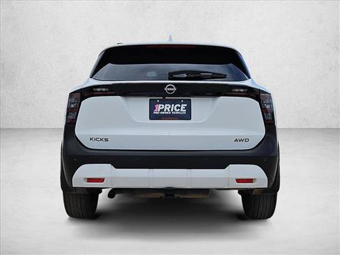 Used 2025 Nissan Kicks SV AWD/4WD image 6