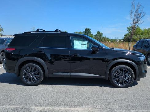 New 2026 Nissan Pathfinder SL w/ SL Premium Package FWD image 2