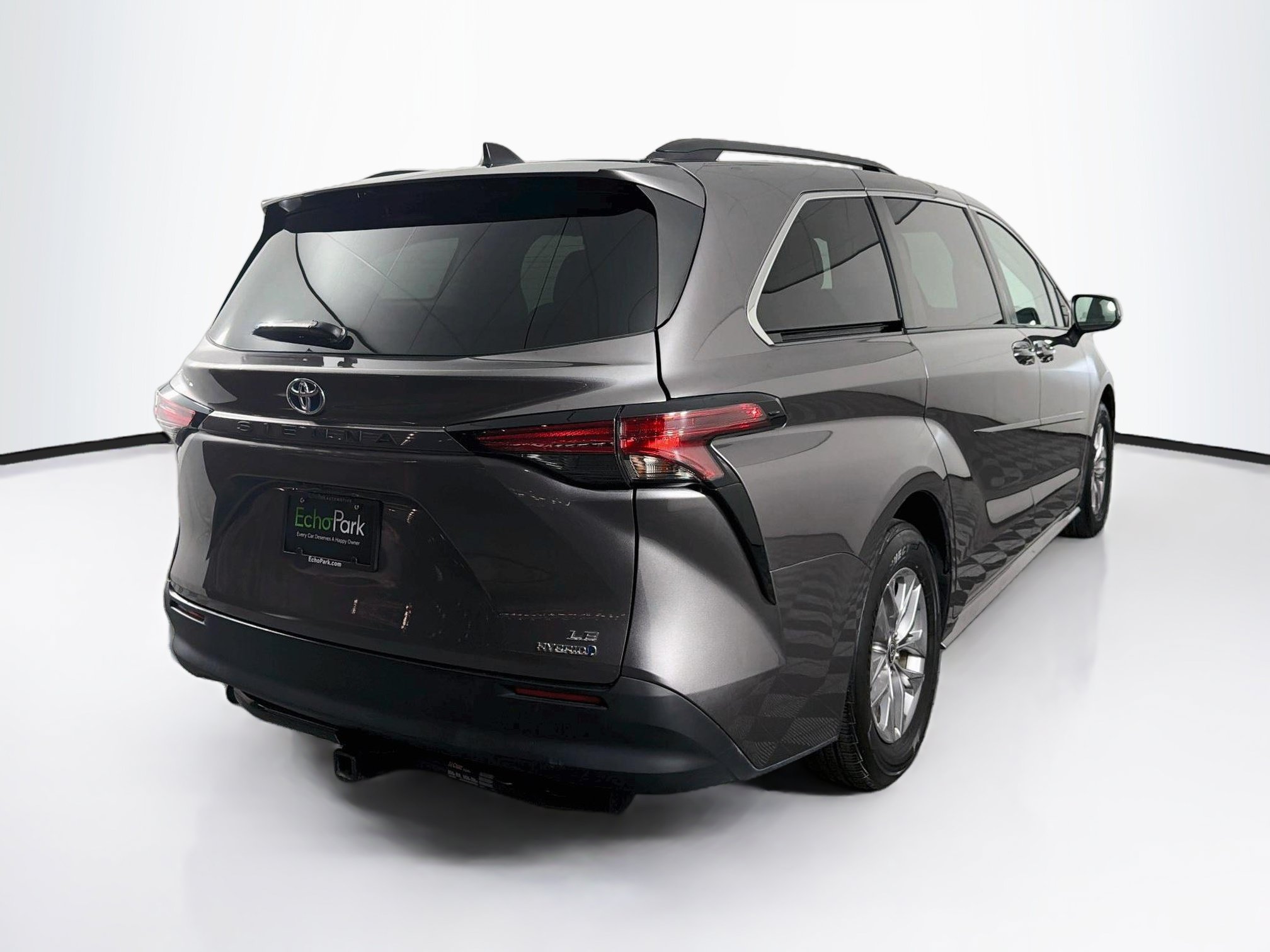 Used 2022 Toyota Sienna LE w/ LE Plus Package FWD image 9