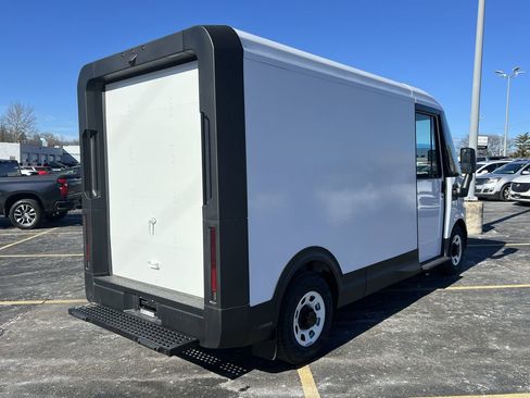 New 2025 Chevrolet Brightdrop 400 w/ Power Door Package image 21
