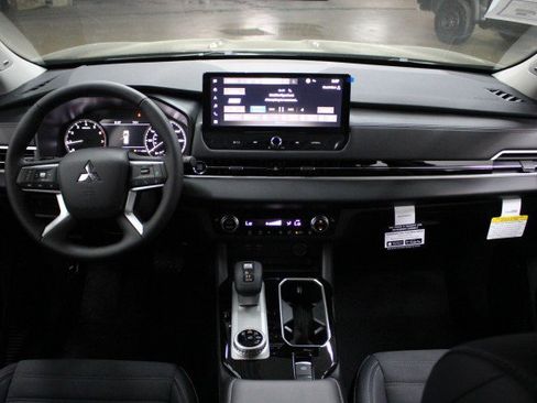 New 2026 Mitsubishi Outlander SE FWD image 20