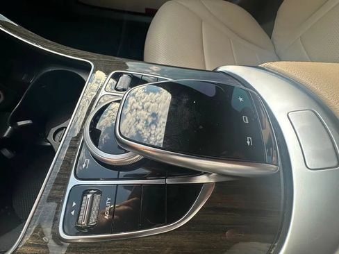 Used 2015 Mercedes-Benz C 300 4MATIC Sedan image 21