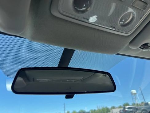 Used 2015 Toyota RAV4 LE FWD image 13