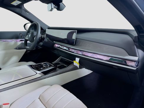 New 2026 BMW i7 xDrive60 w/ Executive Package image 32