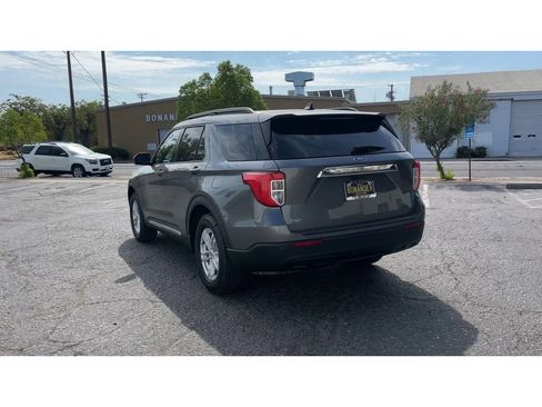 Used 2022 Ford Explorer XLT image 9