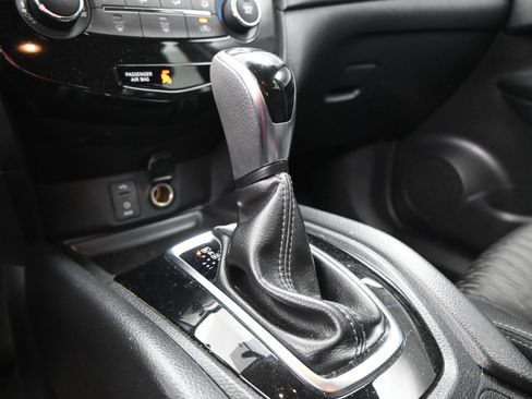 Used 2017 Nissan Rogue S w/ Appearance Package FWD image 29