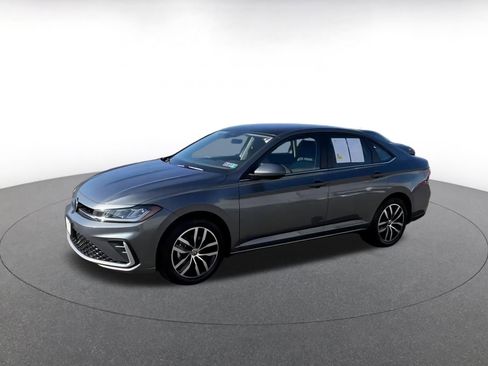 Used 2025 Volkswagen Jetta SE image 7