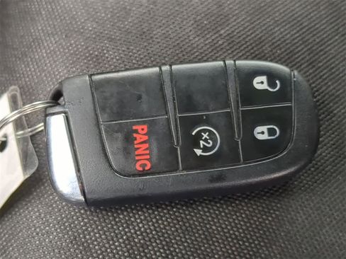 Used 2019 Jeep Renegade Latitude w/ Cold Weather Group image 40