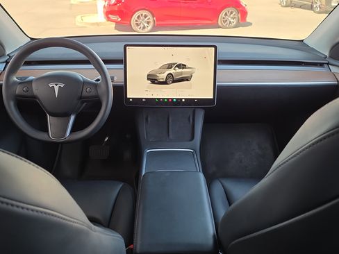 Used 2025 Tesla Model Y Long Range image 25