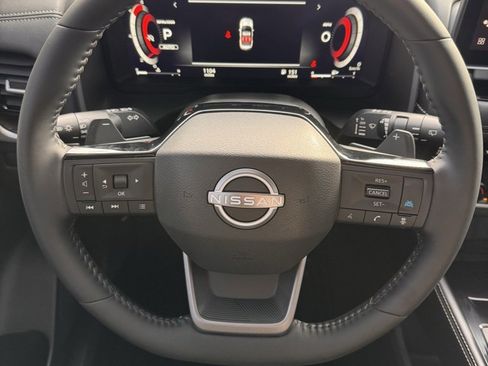 Used 2025 Nissan Rogue Platinum w/ Platinum Premium Package image 32