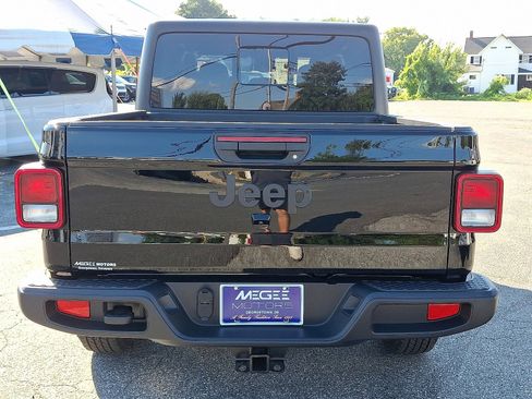 New 2025 Jeep Gladiator Sport image 5