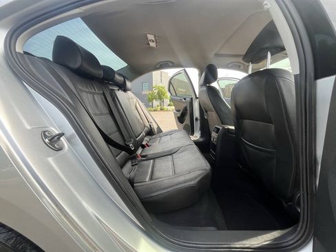 Used 2012 Volkswagen Jetta SE FWD image 17