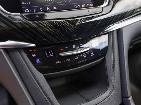 Certified 2025 Cadillac XT6 Premium Luxury FWD image 19