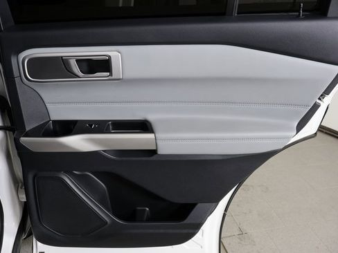 Used 2022 Ford Explorer XLT w/ Equipment Group 202A image 13