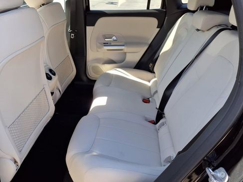 New 2025 Mercedes-Benz GLA 250 4MATIC image 17