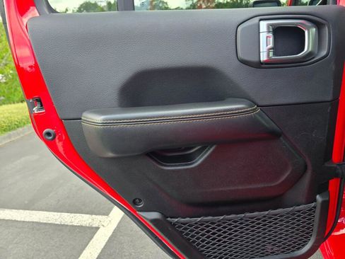 Used 2024 Jeep Wrangler Unlimited Sahara image 43