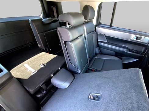 Used 2024 Hyundai Santa Fe SEL FWD image 17
