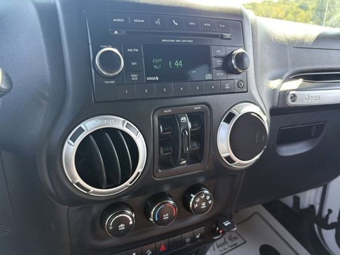 Used 2015 Jeep Wrangler Unlimited Sahara w/ Connectivity Group image 47