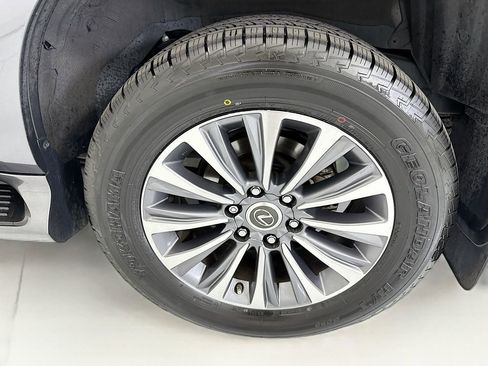 Used 2022 Lexus GX 460 Luxury w/ Accessory Package AWD/4WD image 31