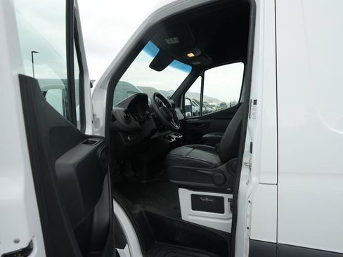Used 2024 Mercedes-Benz Sprinter 2500 image 10