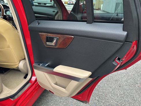 Used 2011 Mercedes-Benz GLK 350 4MATIC image 13