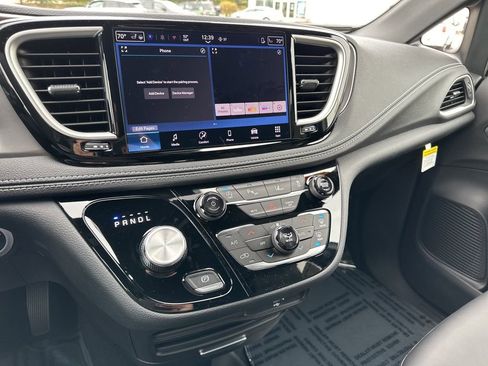New 2026 Chrysler Pacifica Select image 46