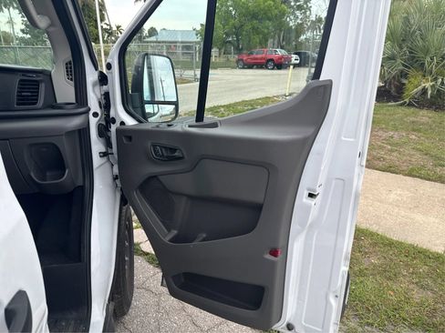 Used 2025 Ford Transit 350 XLT RWD image 22