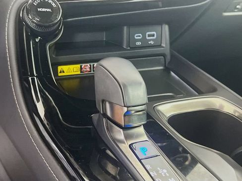 Used 2025 Lexus NX 250 FWD w/ Towing Package (2000 Lbs) image 15