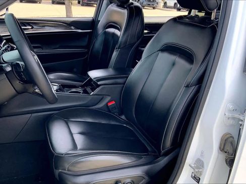 Used 2023 Jeep Grand Cherokee L Limited w/ Black Appearance Package image 7