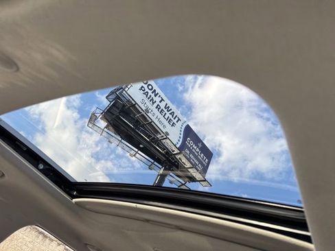 Certified 2024 Hyundai Venue SEL image 5