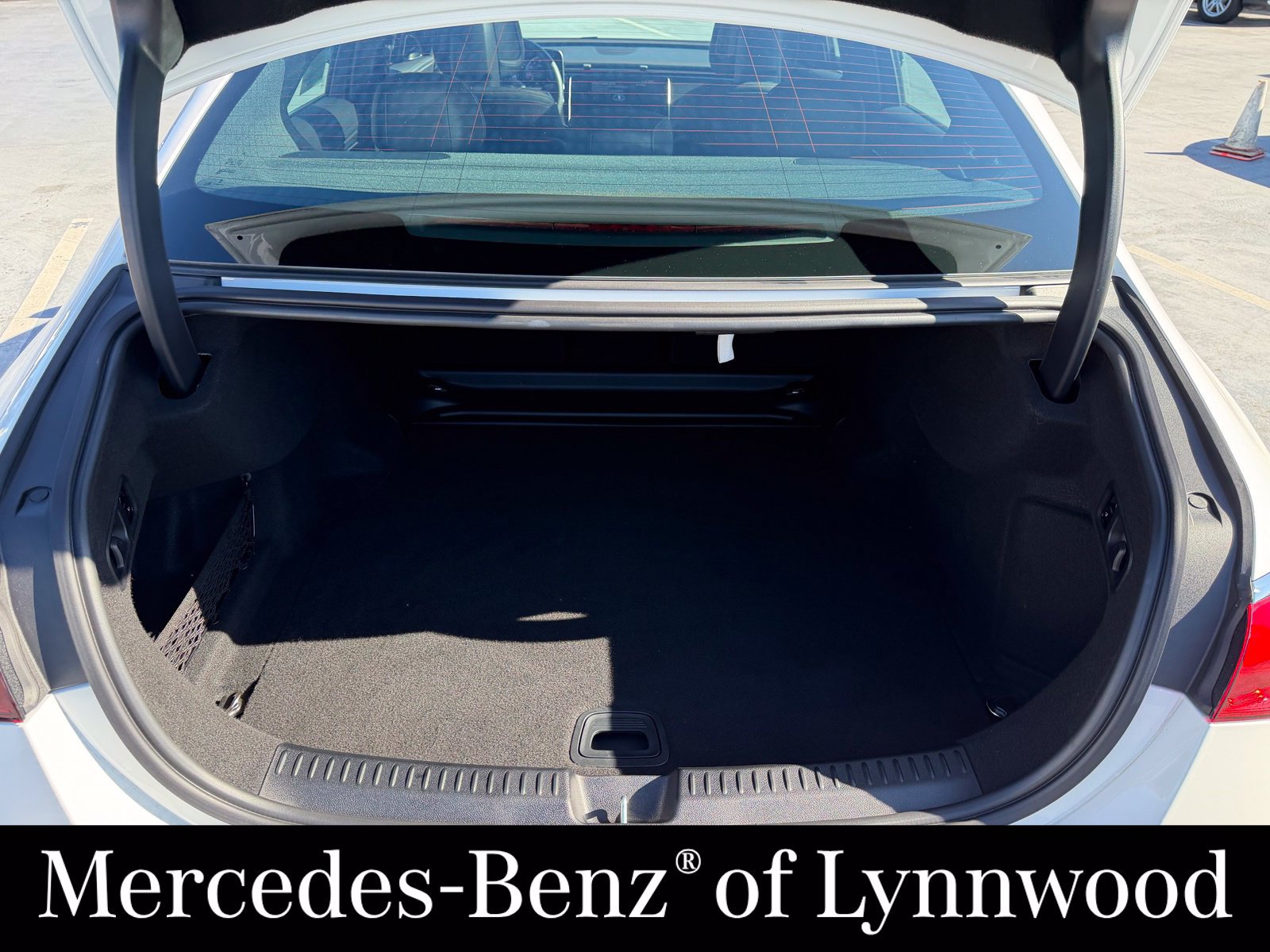Used 2026 Mercedes-Benz E 350 4MATIC Sedan image 9