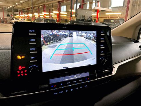 Used 2024 Toyota Sienna LE image 20