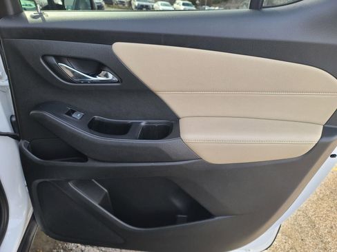 Used 2023 Chevrolet Traverse LS image 18