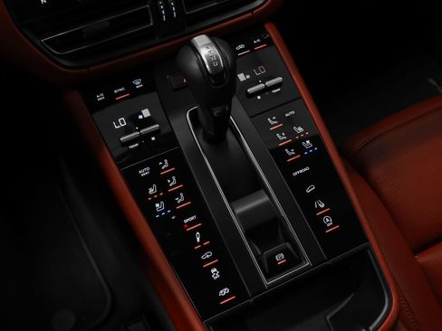 Certified 2024 Porsche Macan GTS w/ Premium Plus Package AWD/4WD image 41
