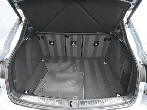 Certified 2025 Porsche Macan AWD/4WD image 27