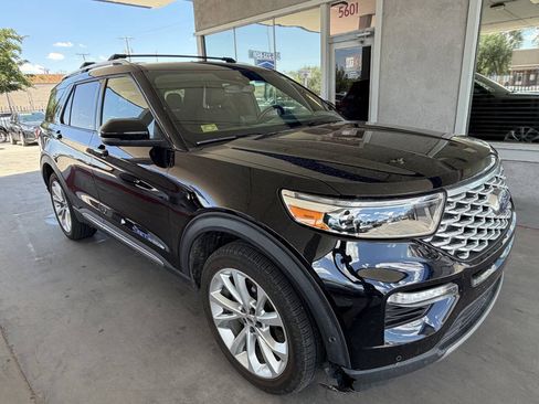 Used 2022 Ford Explorer Platinum w/ Premium Technology Package AWD/4WD image 2