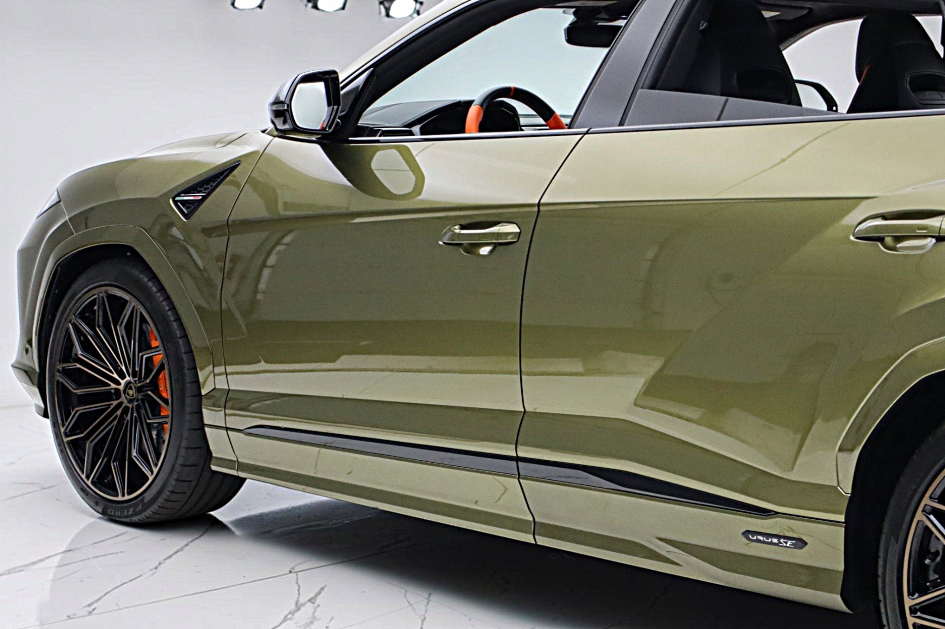 Used 2026 Lamborghini Urus SE AWD/4WD image 9
