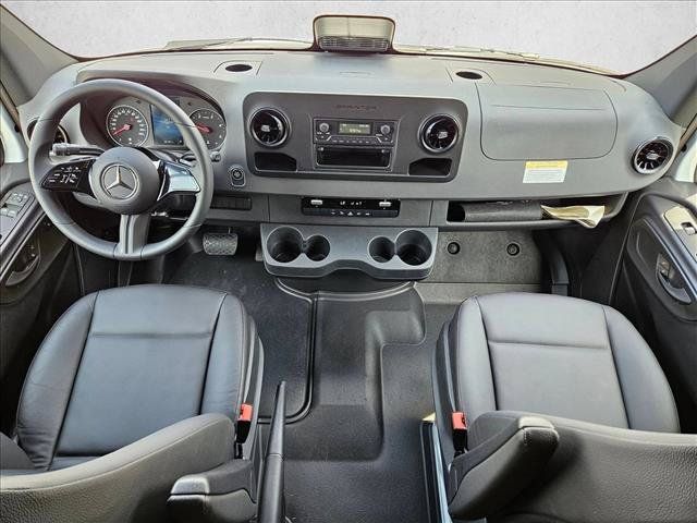 Used 2025 Mercedes-Benz Sprinter 2500 image 17