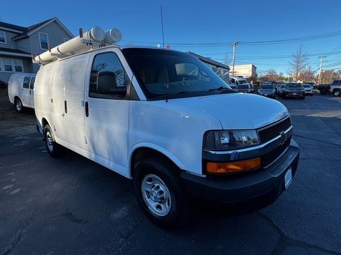 Used 2017 Chevrolet Express 3500 image 8