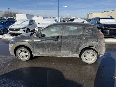 Used 2023 Hyundai Kona SE image 3