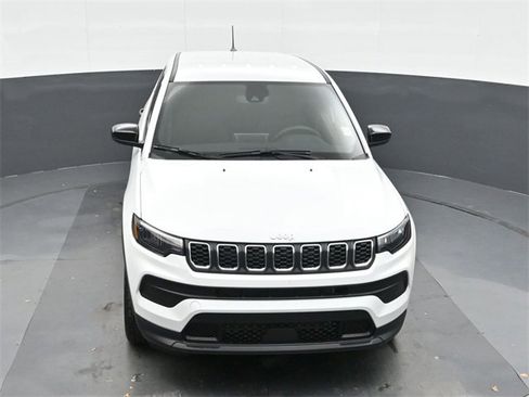 Used 2025 Jeep Compass Sport image 32