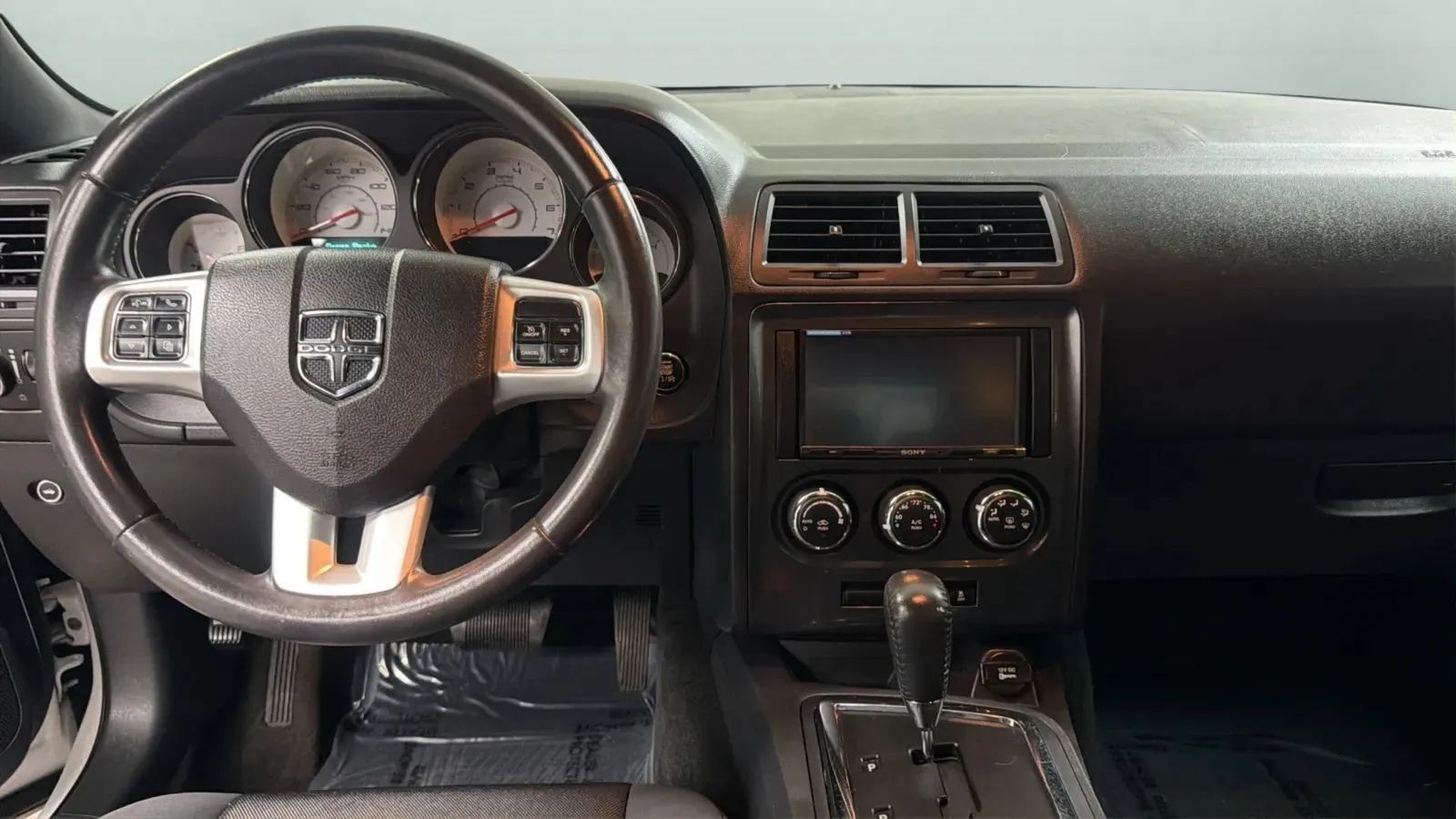 Used 2012 Dodge Challenger SXT RWD image 10
