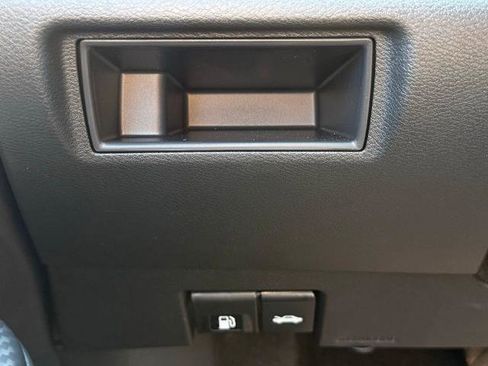 New 2025 Nissan Versa SR w/ Trunk Package image 24