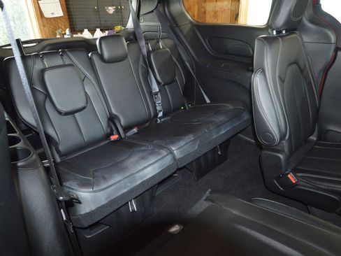 Used 2025 Chrysler Pacifica Select AWD/4WD image 10