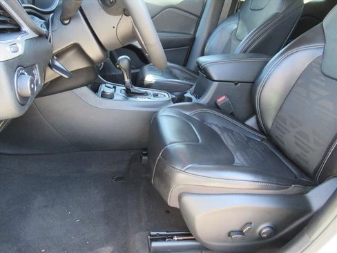 Used 2022 Jeep Cherokee Latitude w/ Sun & Sound Group image 15