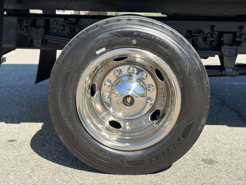 Used 2017 Ford F650 2WD Crew Cab Super Duty image 38