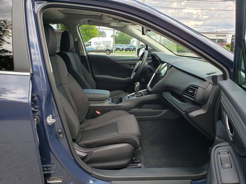 Used 2025 Subaru Outback Premium AWD/4WD image 18