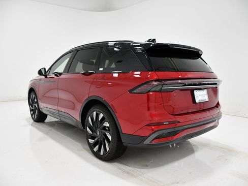 Used 2026 Lincoln Nautilus Reserve image 3